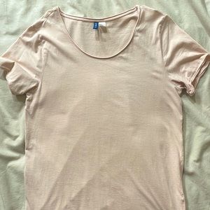 Short sleeve scoop neck
